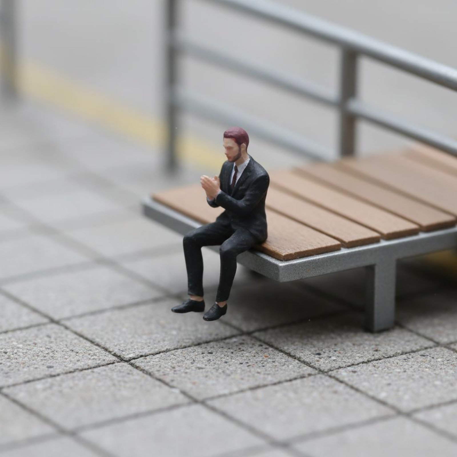 1:64 Ölçekli Oturan Adam Figür - Men'S Accessories With Suits incelemesi ve fiyatı